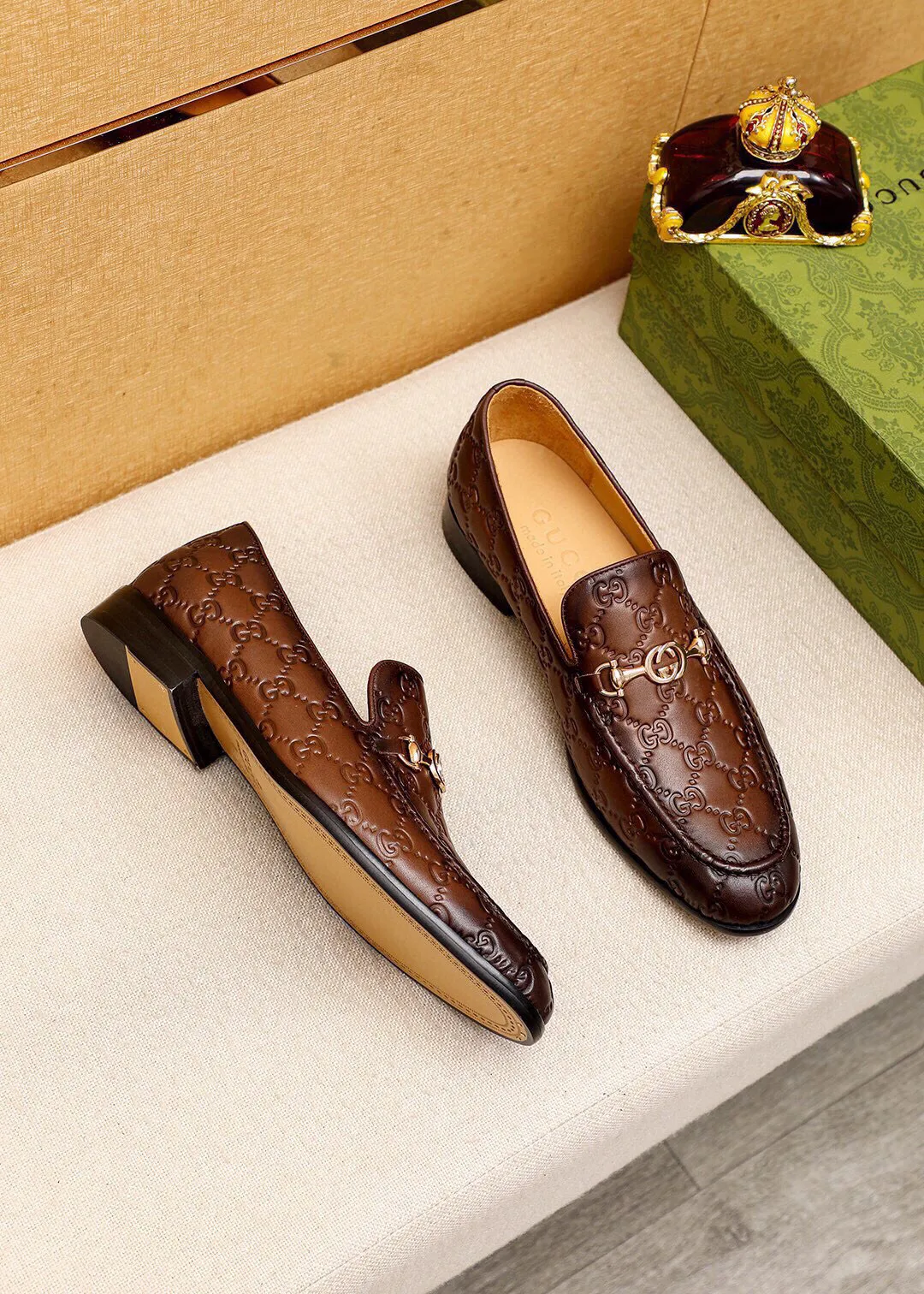 Men's shoes 💰520 💐 Product trademark: GUCCI "Gucci" casual leather shoes Regular size: 39-44 (38.45🉑️customized) Product materials: Selected imported first-layer calfskin embossed upper + luxury hardware buckle, imported water-dyed cow leather lining. Strong three-dimensional visual effect, original combination outsole Color: 3⃣️colors available